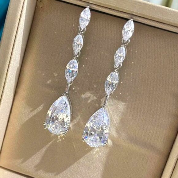 Gorgeous Clear White Diamond & White Baguette Diamond Earrings on 925 Silver - Picture 5 of 9